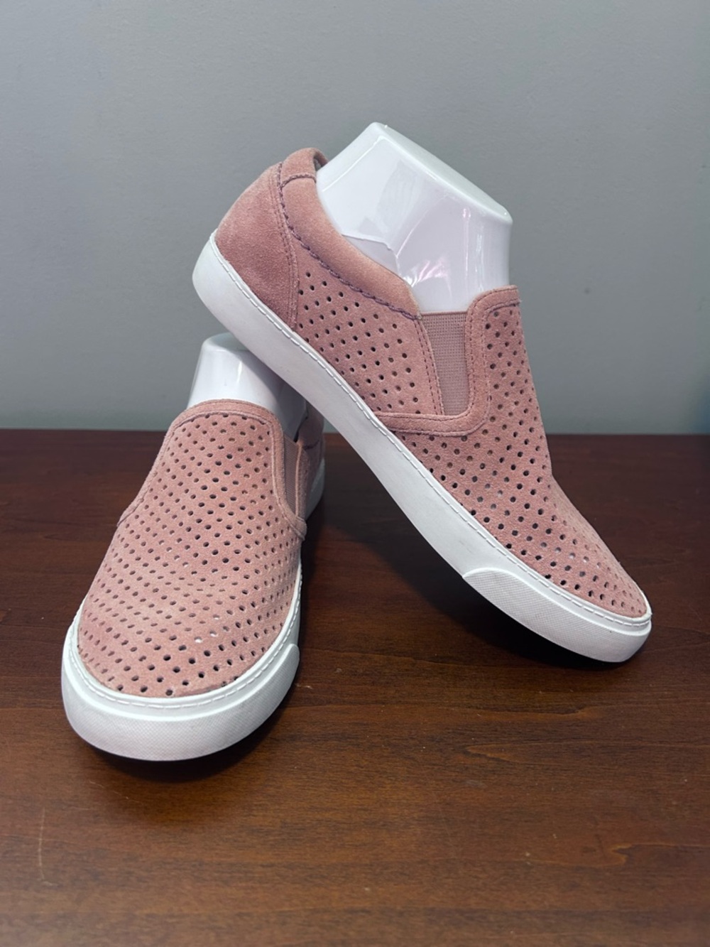 Clarks Somerset blush perforated super soft leather slip on sneaker size 8